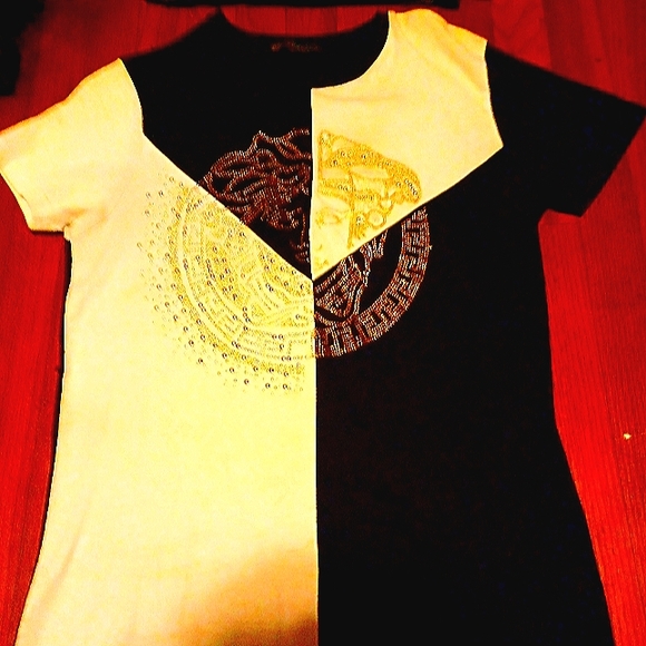 COPY - Versace Medusa head tee Very SHARP IN EXCELLENTCONDITION